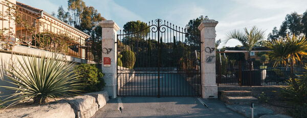 Entrée du Domaine Les Villas du Vendoule