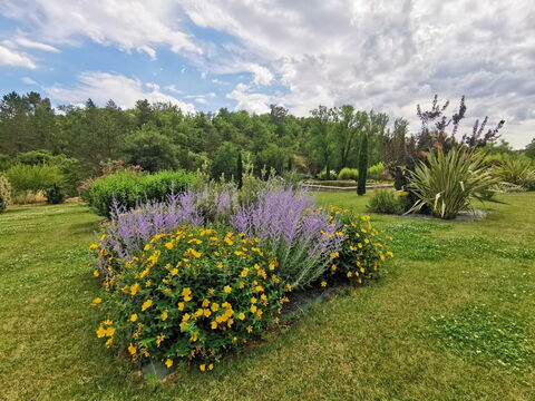 Jardin botanique au domaine des Villas du Vendoule